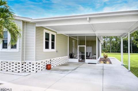 9790 Creekwood Ln, Fort Myers FL - photo 16 of 17