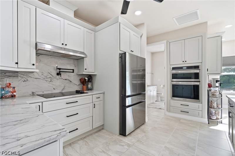3 bedroom SingleFamilyResidence at 4507 Lake Heather Cir, Pine Island Village, St James City — photo 5