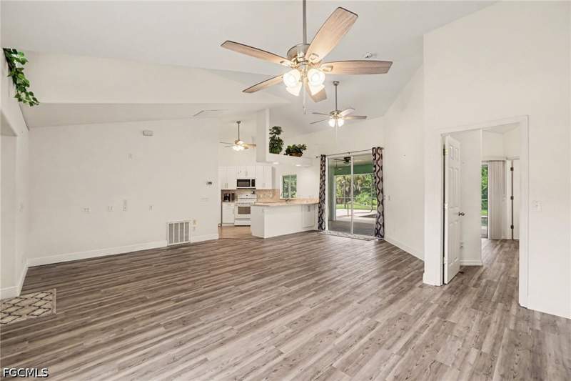 3 bedroom SingleFamilyResidence at 405 Poinsettia Ave, Lehigh Acres, Lehigh Acres — photo 5