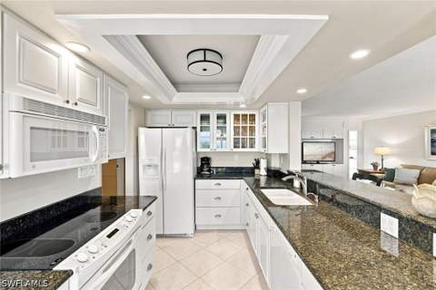 10475 Gulf Shore Dr 114, Naples FL - photo 7 of 45