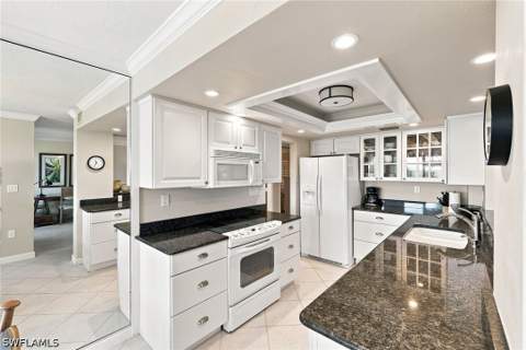 10475 Gulf Shore Dr 114, Naples FL - photo 8 of 45