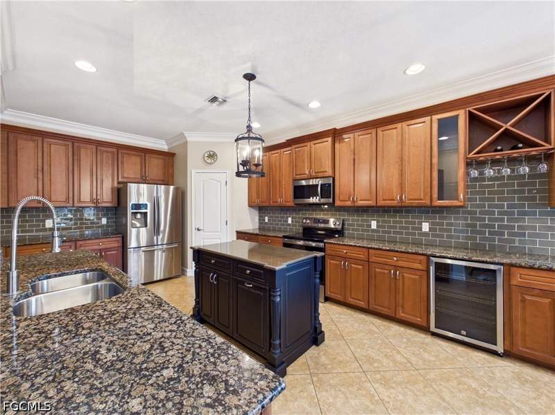 5 bedroom SingleFamilyResidence at 12369 Country Day Cir, Daniels Preserve, Fort Myers — photo 3