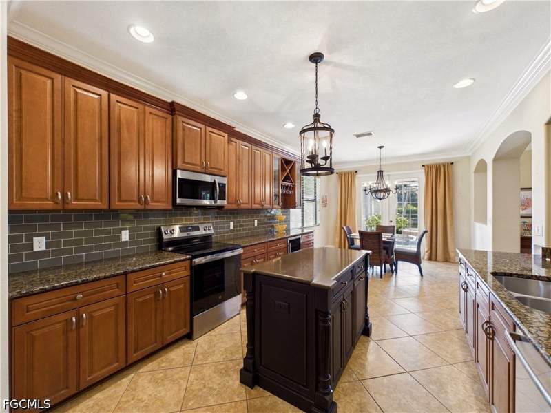 5 bedroom SingleFamilyResidence at 12369 Country Day Cir, Daniels Preserve, Fort Myers — photo 5