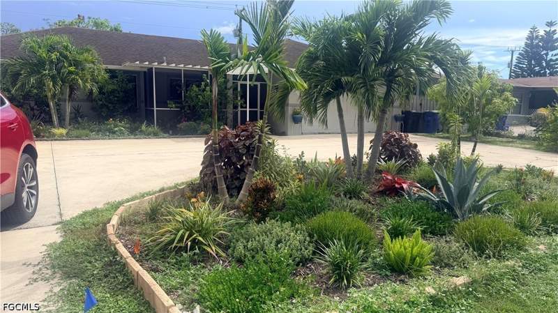 3 bedroom SingleFamilyResidence at 2230 Crystal Dr, Fort Myers, Fort Myers — photo 2