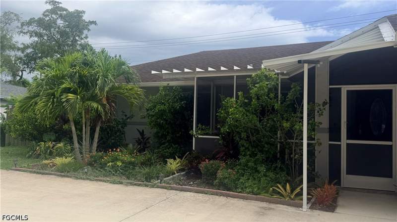 3 bedroom SingleFamilyResidence at 2230 Crystal Dr, Fort Myers, Fort Myers — photo 3