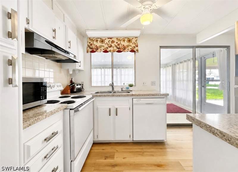 2 bedroom ManufacturedHome at 817 Cape Haze Ln, Naples Mobile Estates, Naples — photo 5
