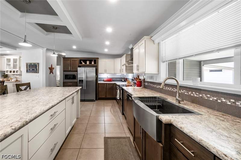3 bedroom ManufacturedHome at 417 Snead Dr, Six Lakes Country Club, North Fort Myers — photo 4