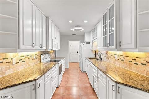 13009 Tall Pine Cir, Fort Myers FL - photo 12 of 33