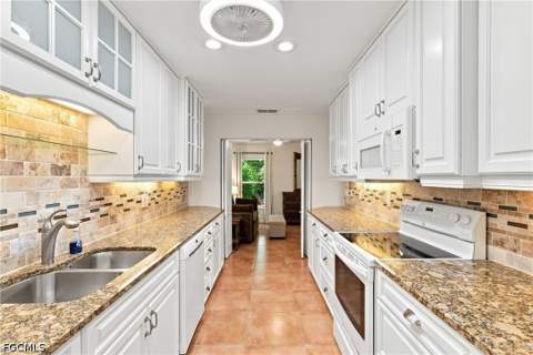 13009 Tall Pine Cir, Fort Myers FL - photo 13 of 33