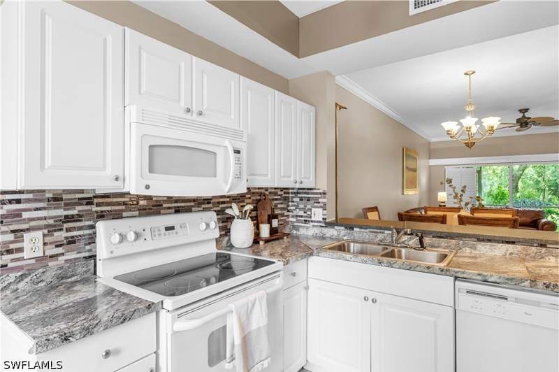 2 bedroom Condominium at 5470 16th Pl SW 101, Golden Gate City, Naples — photo 2