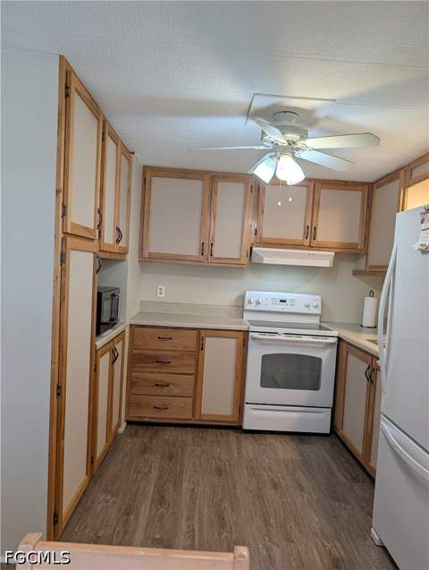 810 Hollyberry Ct, North Fort Myers FL - photo 6 of 33