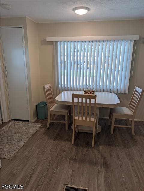 810 Hollyberry Ct, North Fort Myers FL - photo 9 of 33
