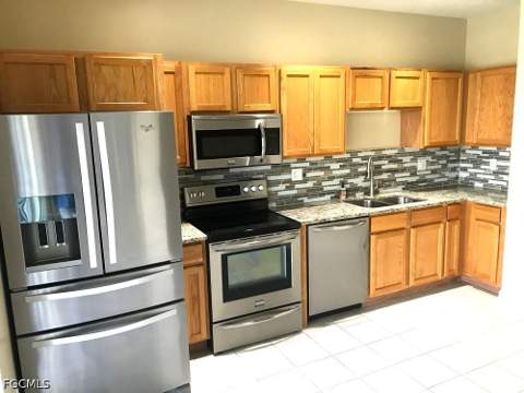 10025 Ravello Blvd, Fort Myers FL - photo 8 of 32