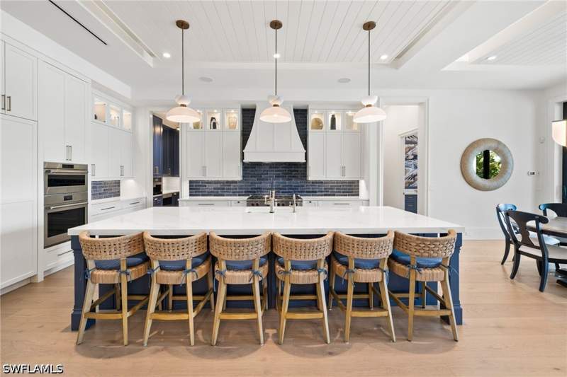 5 bedroom SingleFamilyResidence at 528 Turtle Hatch Rd, Park Shore, Naples — photo 5