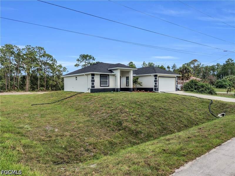 3 bedroom SingleFamilyResidence at 1012 Clark Ave, Island Of Happiness, Lehigh Acres — photo 3