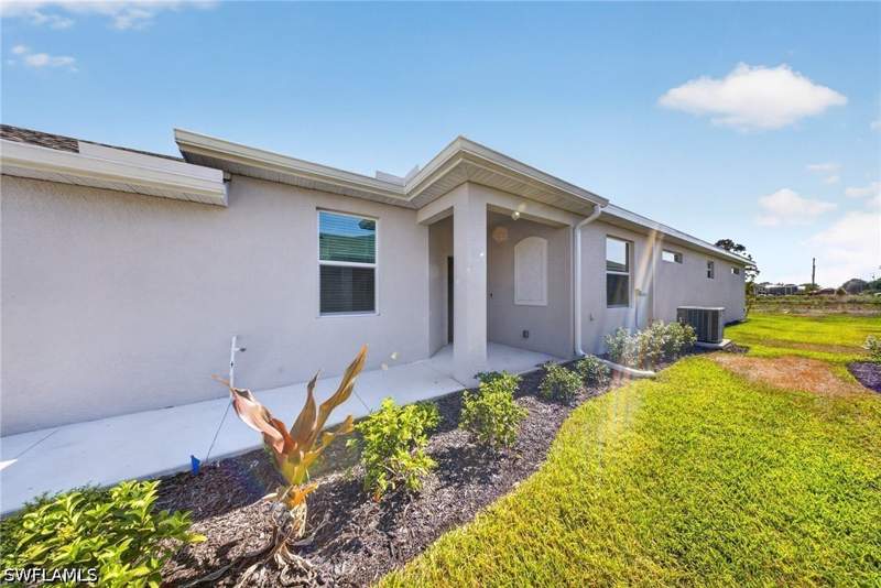 2 bedroom Attached at 20559 Hazelnut Ct S, Ibis Landing, Lehigh Acres — photo 2