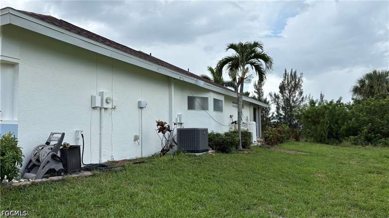 3 bedroom SingleFamilyResidence at 2810 NW 14th Ter, Cape Coral, Cape Coral — photo 3