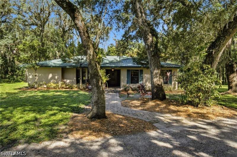 3 bedroom SingleFamilyResidence at 670 Rope Bend Dr, Labelle, Labelle — photo 5