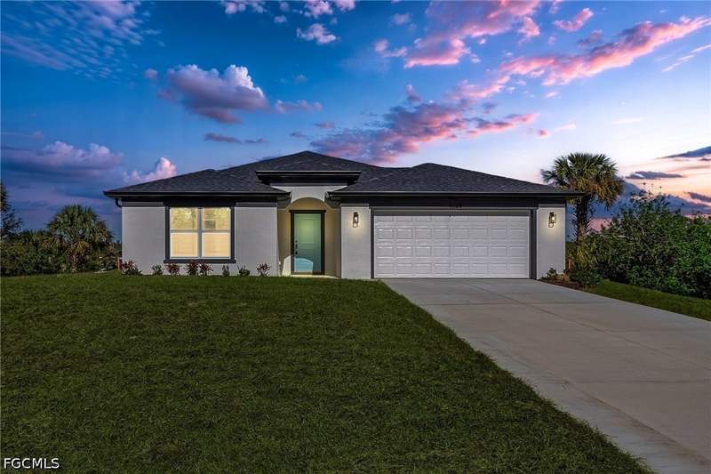 4 bedroom SingleFamilyResidence at 545 Oakshire Ln, Greenbriar, Lehigh Acres — photo 2