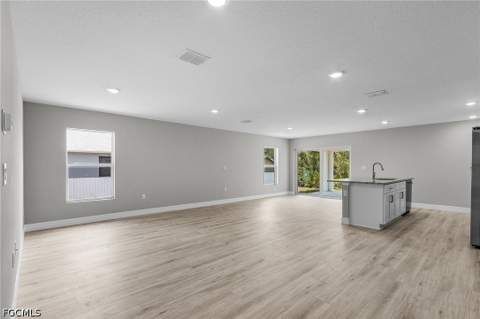 337 Woodburn Dr, Lehigh Acres FL - photo 8 of 26