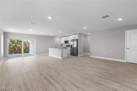 337 Woodburn Dr, Lehigh Acres FL - photo 9 of 26
