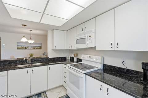 7300 Glenmoor Ln 205, Naples FL - photo 19 of 31