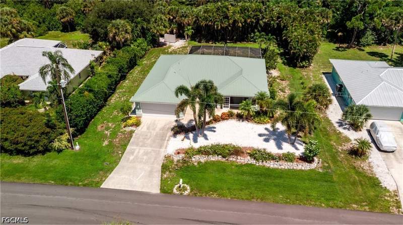 3 bedroom SingleFamilyResidence at 7660 Grande Pine Rd, Alden Pines, Bokeelia — photo 3
