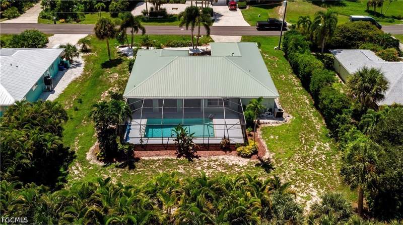 3 bedroom SingleFamilyResidence at 7660 Grande Pine Rd, Alden Pines, Bokeelia — photo 5