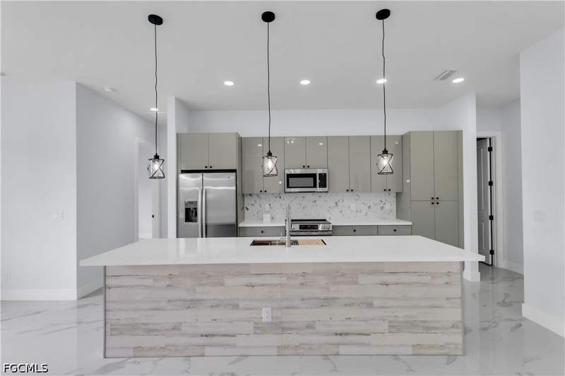 3 bedroom SingleFamilyResidence at 3006 16th St W, Lehigh Acres, Lehigh Acres — photo 3