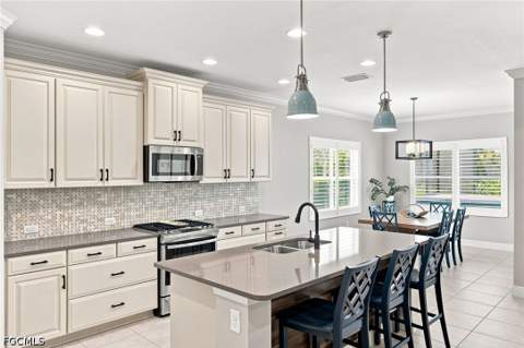 17780 Spanish Harbour Ct, Fort Myers FL - photo 7 of 30