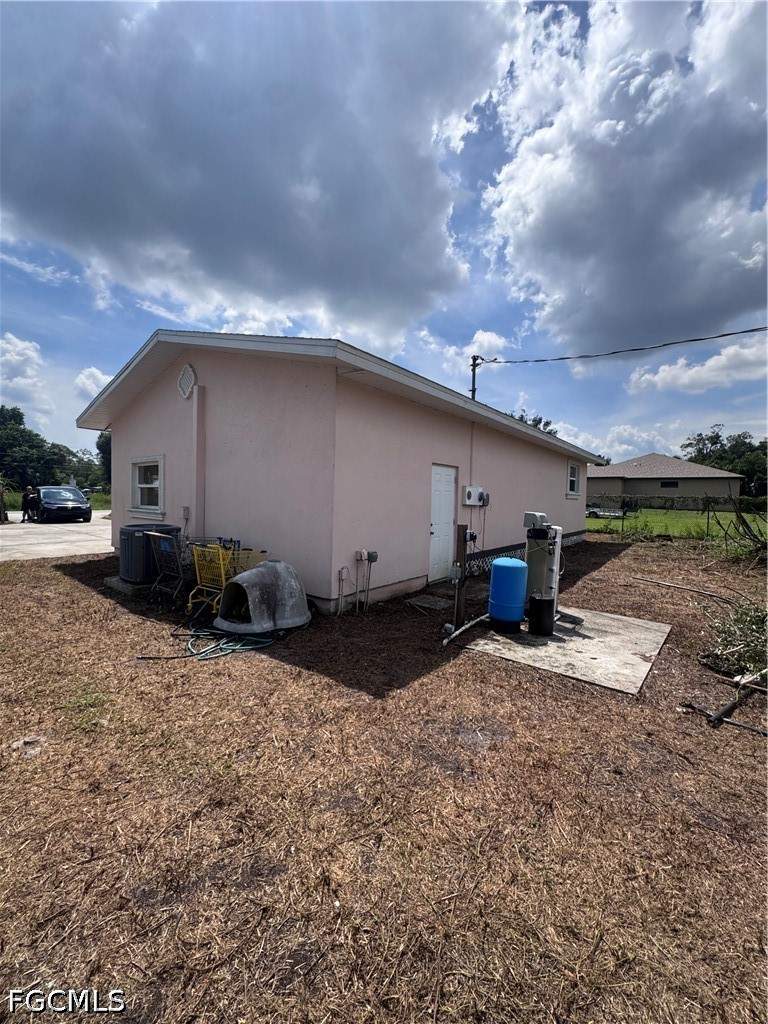 2 bedroom SingleFamilyResidence at 2935 Winona Dr, North Fort Myers, North Fort Myers — photo 4