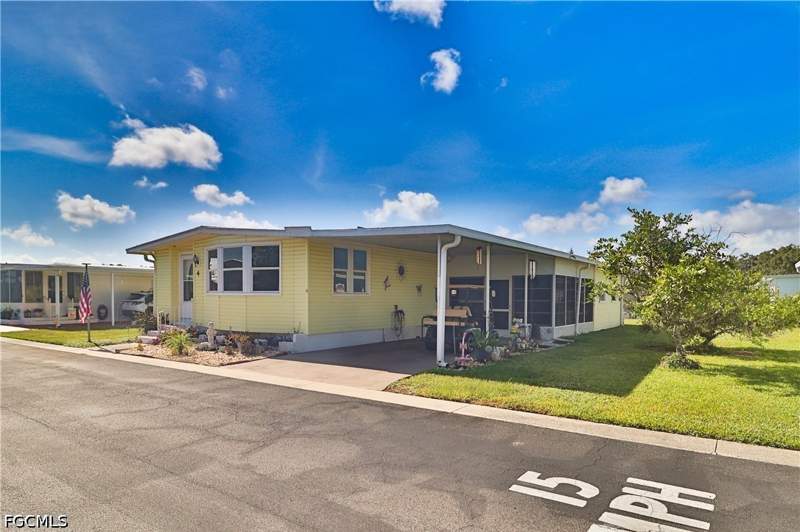 2 bedroom ManufacturedHome at 4 Fig St, Oak Park Village Co-Op Inc, Alva — photo 2