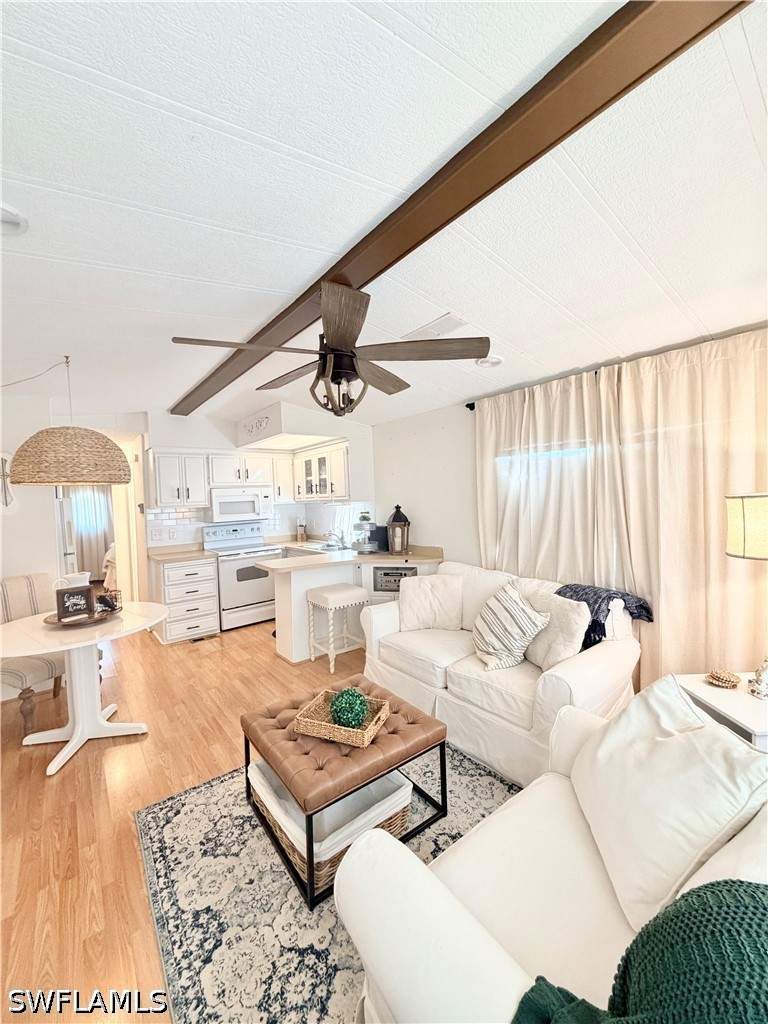 2 bedroom ManufacturedHome at 4520 Robert E Lee Blvd E, Riverwoods Plantation, Estero — photo 2