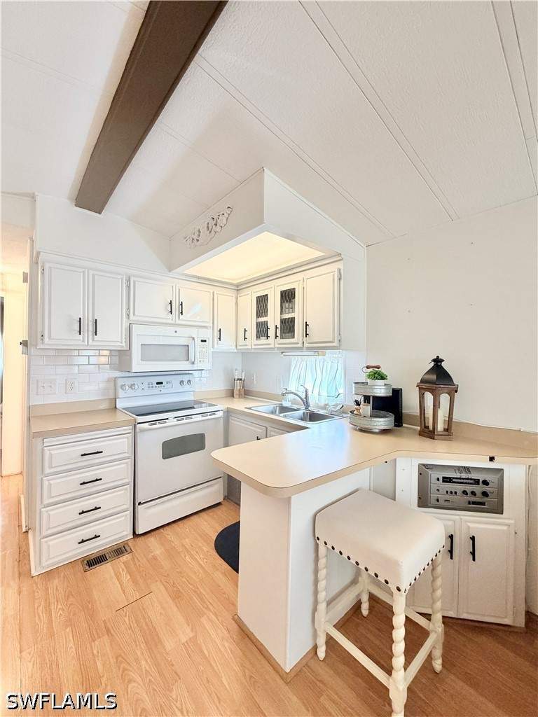 2 bedroom ManufacturedHome at 4520 Robert E Lee Blvd E, Riverwoods Plantation, Estero — photo 5