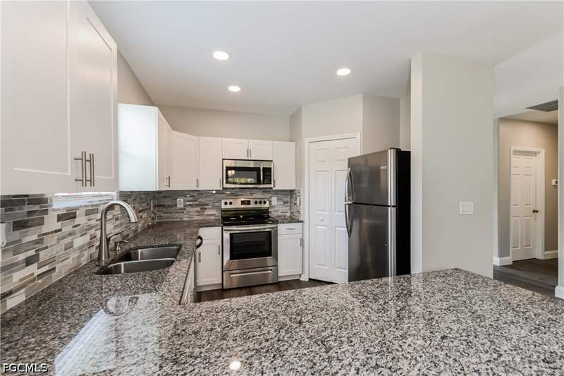 3 bedroom SingleFamilyResidence at 3608 39th St SW, Lehigh Acres, Lehigh Acres — photo 3