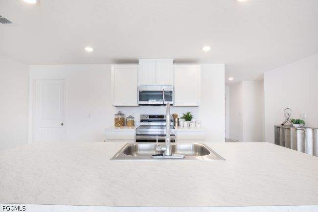 4 bedroom SingleFamilyResidence at 5020 N Rosebud Cir, Labelle, Labelle — photo 2