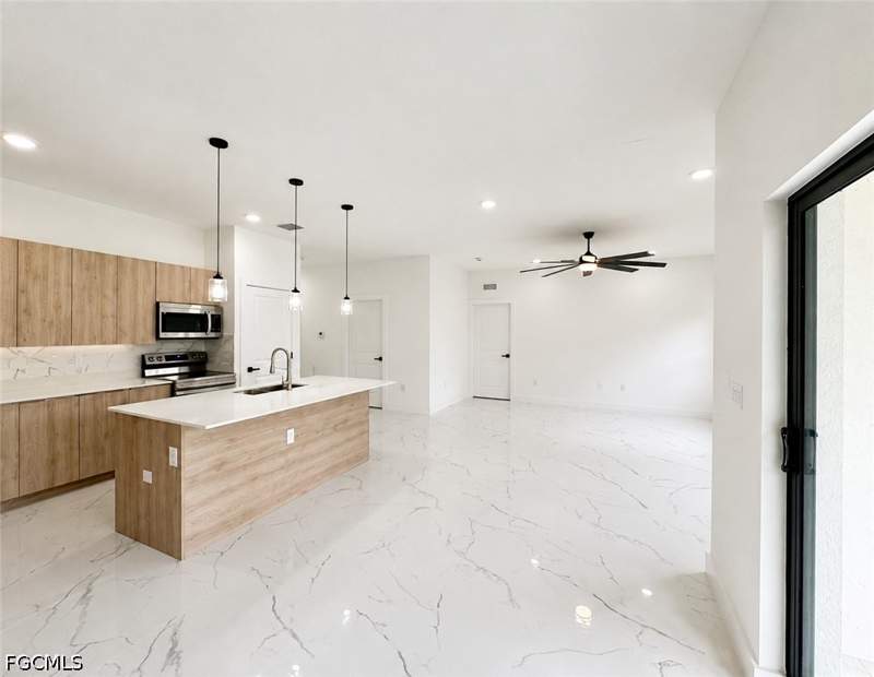 3 bedroom SingleFamilyResidence at 621 Greenbriar Blvd, Lehigh Acres, Lehigh Acres — photo 5