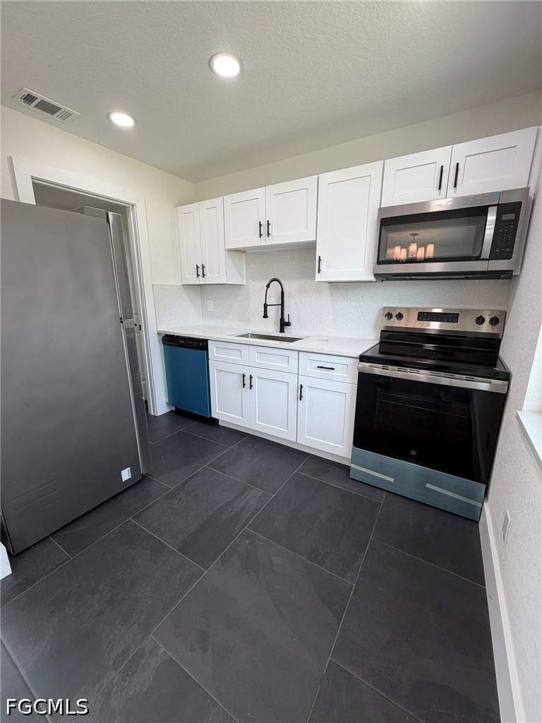 3 bedroom SingleFamilyResidence at 124 Andros St, Lehigh Acres, Lehigh Acres — photo 4