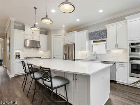 8477 Sevilla Ct, Naples FL - photo 13 of 48