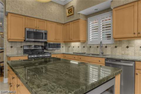 10019 Ginger Pointe Ct, Estero FL - photo 10 of 37