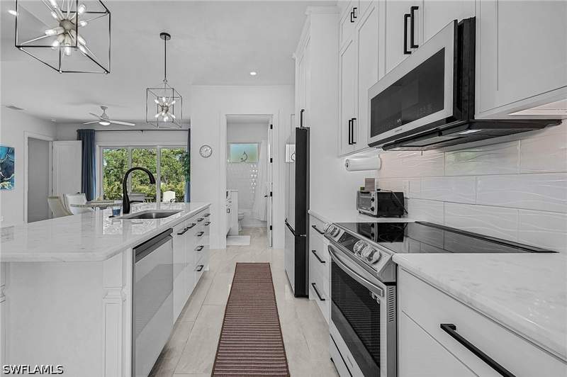 4 bedroom SingleFamilyResidence at 2499 Pine St, W H Surency, Naples — photo 4
