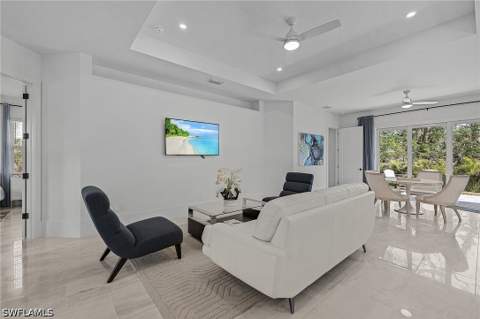 2499 Pine St, Naples FL - photo 6 of 17