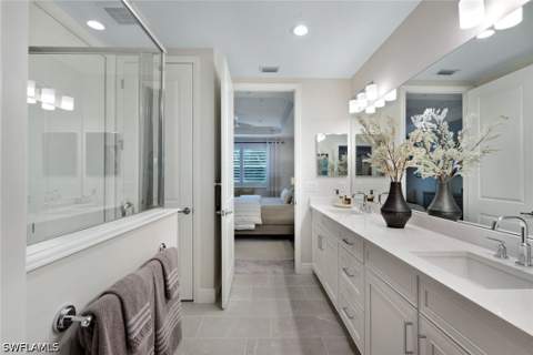 2542 Seychelles Dr 702, Naples FL - photo 18 of 37