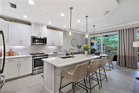2542 Seychelles Dr 702, Naples FL - photo 7 of 37