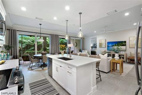 2542 Seychelles Dr 702, Naples FL - photo 8 of 37