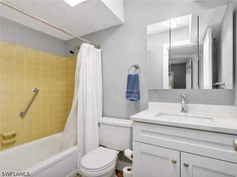 150 Turtle Lake Ct 303, Naples FL - photo 13 of 16