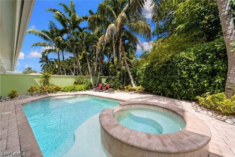 529 Fairway Ter, Naples FL - photo 16 of 49