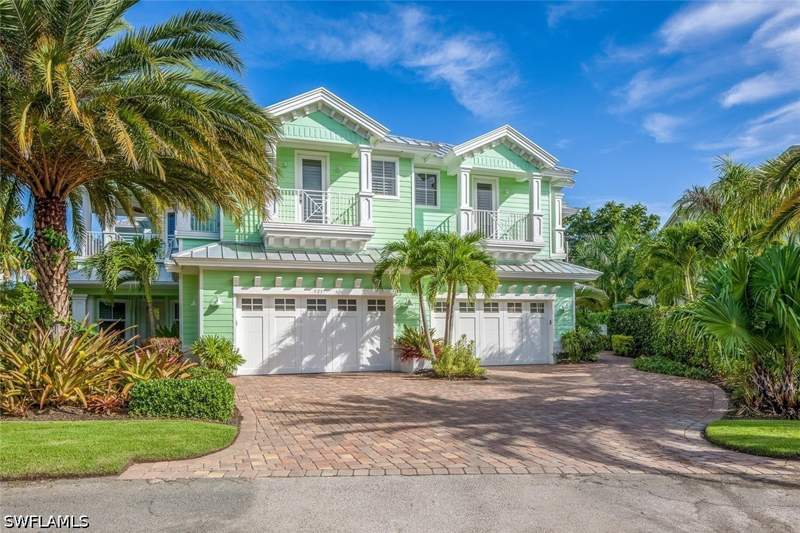 4 bedroom SingleFamilyResidence at 529 Fairway Ter, Moorings, Naples — photo 2