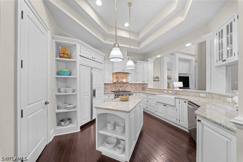 4 bedroom SingleFamilyResidence at 529 Fairway Ter, Moorings, Naples — photo 5