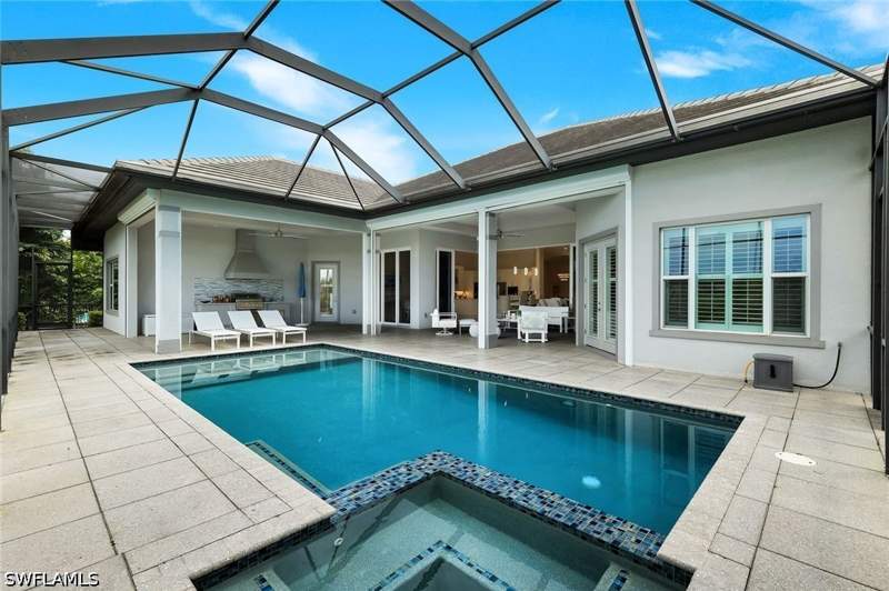 5 bedroom SingleFamilyResidence at 11907 Hedgestone Ct, Hedgestone, Naples — photo 4